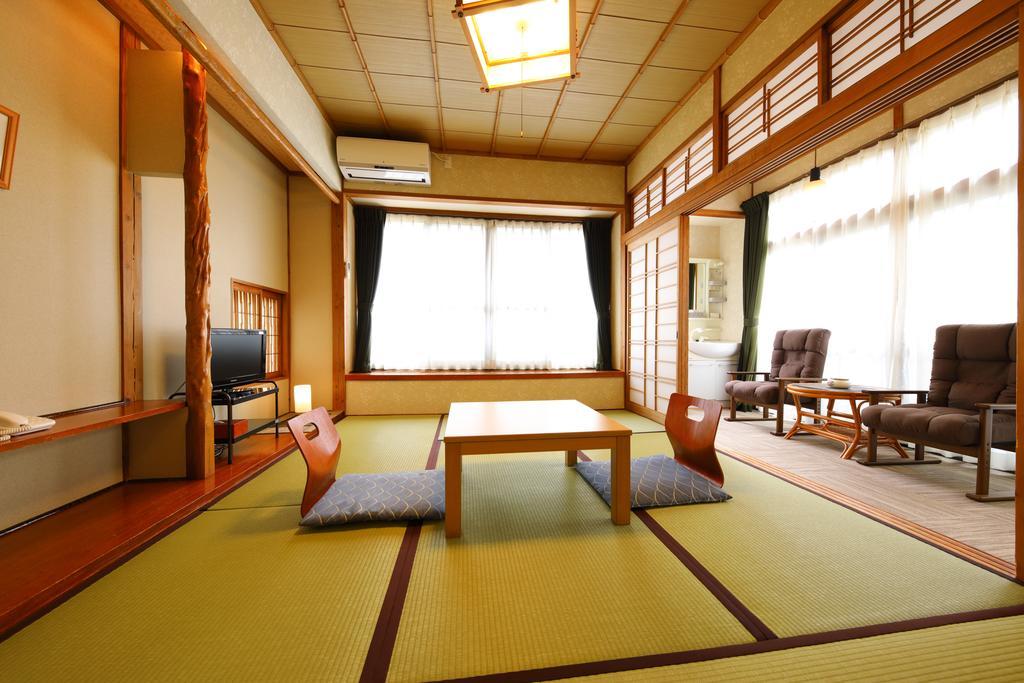 Ryokan Izumoya ยูฟุอิน ภายนอก รูปภาพ
